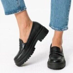 Portland Leather Patina ZOE CHUNKY LOAFER 10/41  Black